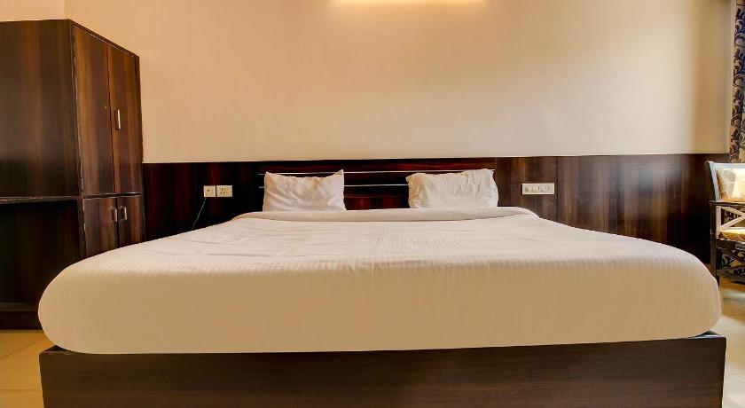 Collection O 9941 Hotel P s Grand photo
