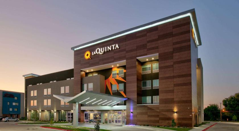 La Quinta Inn & Suites by Wyndham Dallas/Fairpark