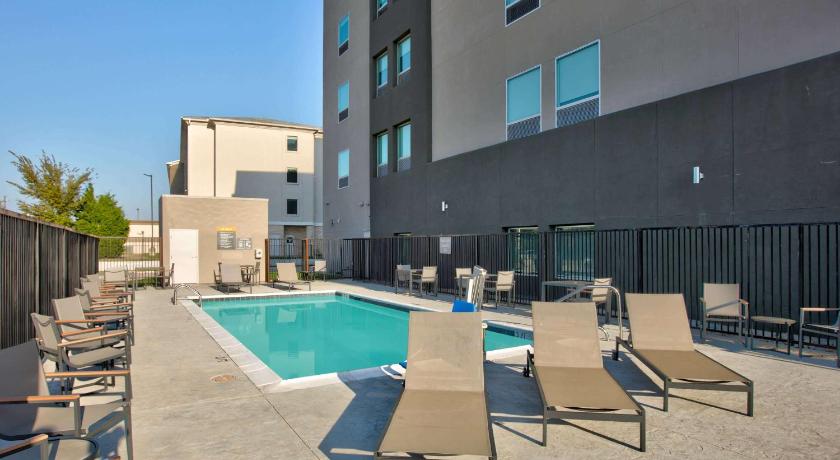 La Quinta Inn & Suites by Wyndham Dallas/Fairpark