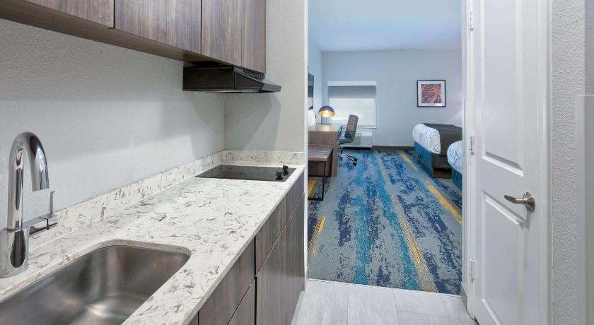 La Quinta Inn & Suites by Wyndham Dallas/Fairpark