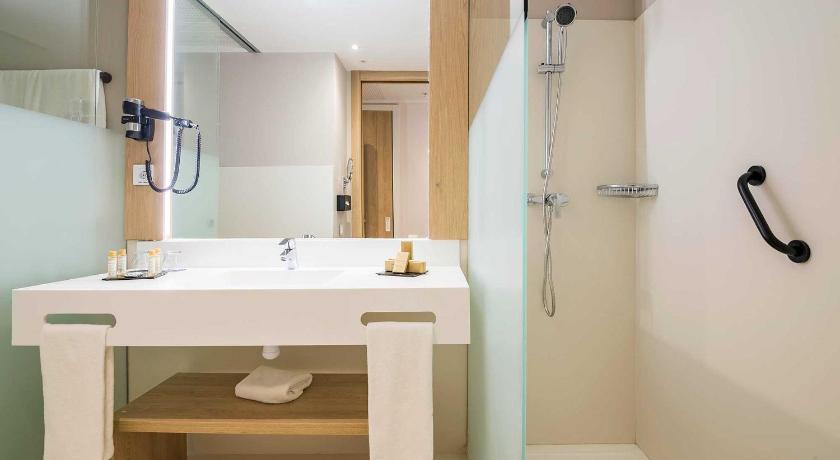 Kétszemélyes standard szoba (Double Standard Room) fotója 8