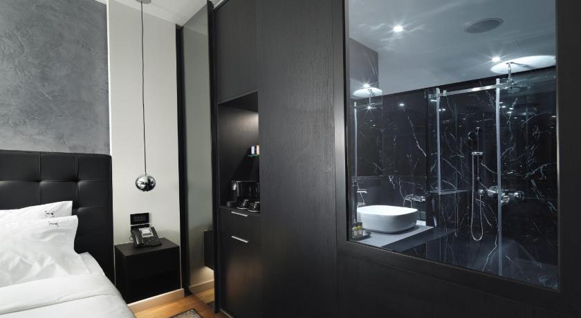 Image of Elegant Suite 8