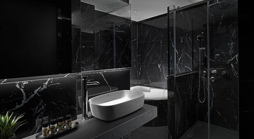 Image of Elegant Suite 7