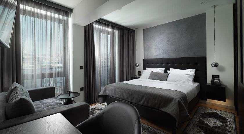 Image of Elegant Suite 0