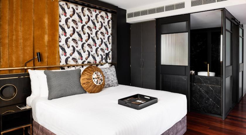 Image of Deluxe King 4