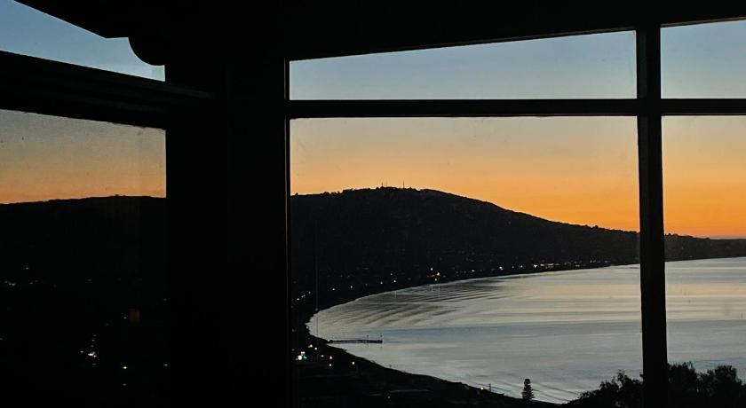 Kinoie Mornington - OCEANVIEW photo