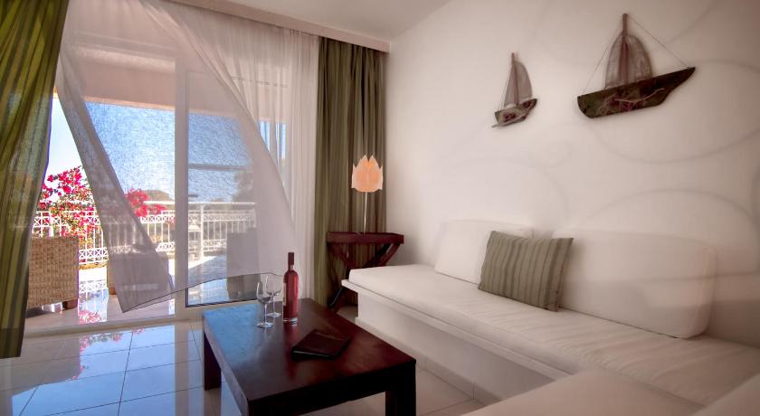 Belvedere Gerakas Luxury Suites  (Belvedere Gerakas Luxury Suites)