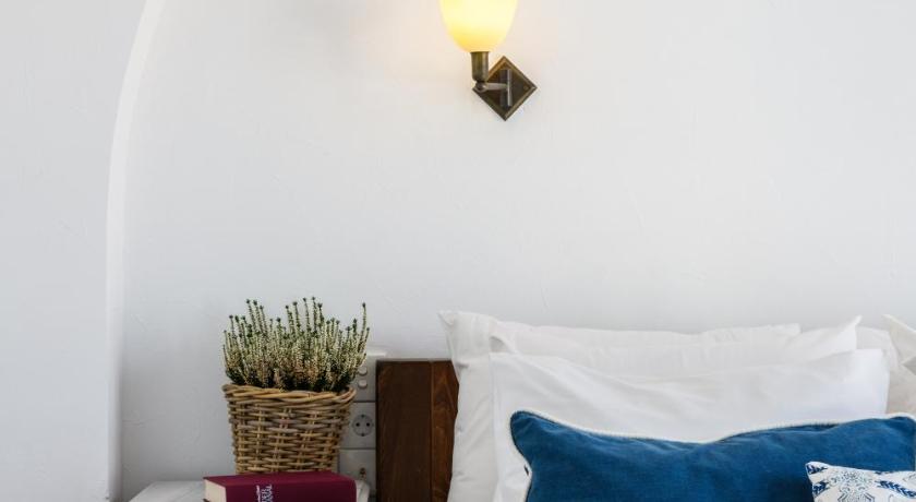 Pelican Bay Art Hotel