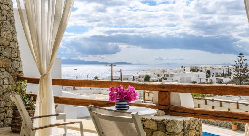 Pelican Bay Art Hotel - image 11