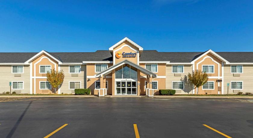 Comfort Inn and Suites Jackson - West Bend photo