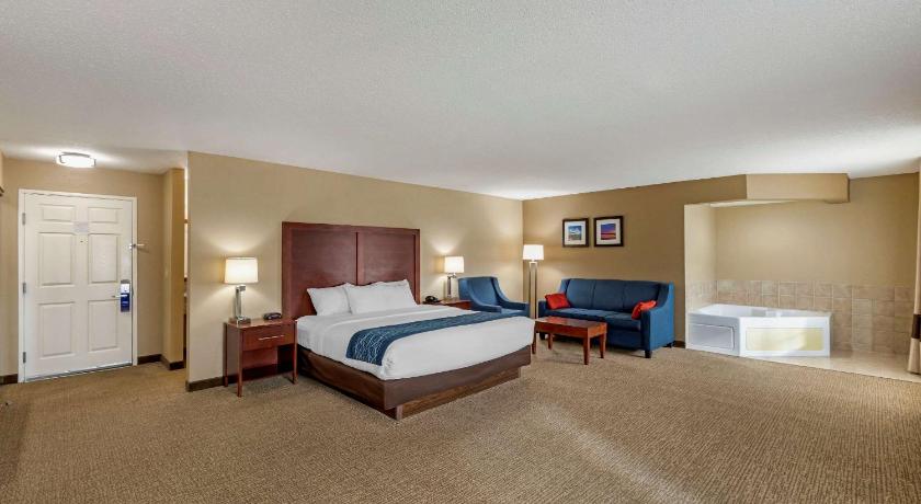 Comfort Inn and Suites Jackson - West Bend