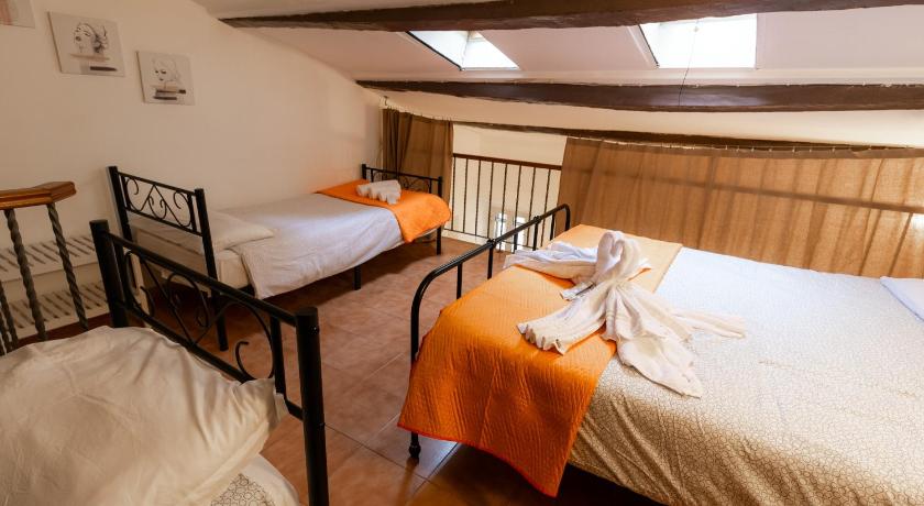 Rome Trastevere four seasons Trilussa 1 4-Star Single Room lobby