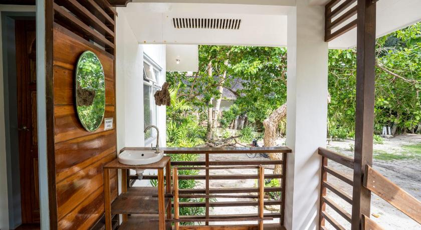 Image of Family Room with Sea View 1