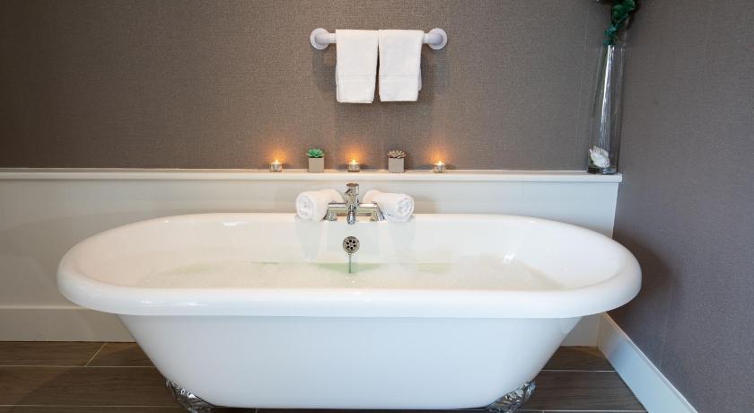 Image of Superior Suite with Sea View 9