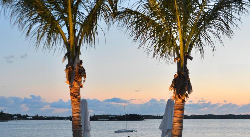 Image of Fairmont Luxury King - Pitts Bay View, 325Sf 30 Sm 5