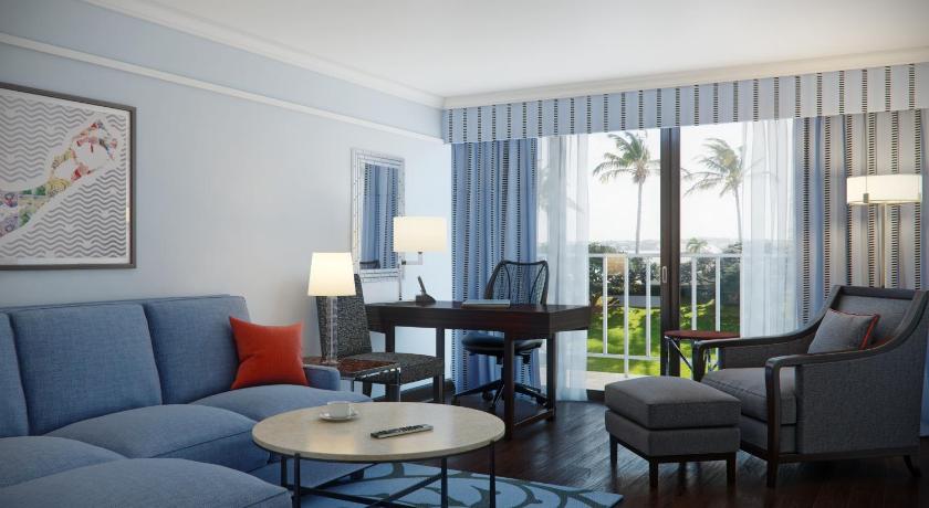 Image of One-Bedroom King Suite with Harbor View 4