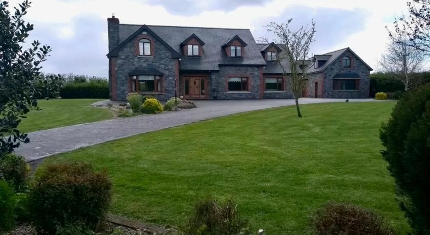 Carraig House Sleeps 2 Pets Allowed
