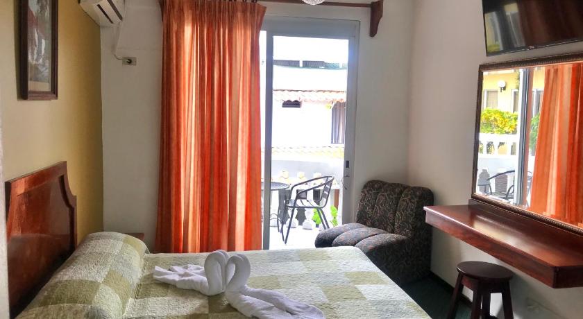 Image of Deluxe Queen Room 1