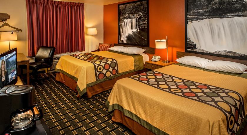 Super 8 By Wyndham Prestonsburg photo