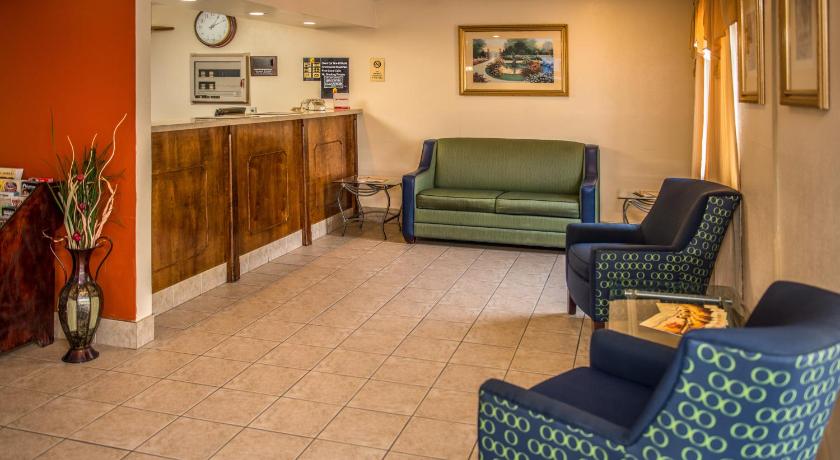 Super 8 By Wyndham Prestonsburg photo