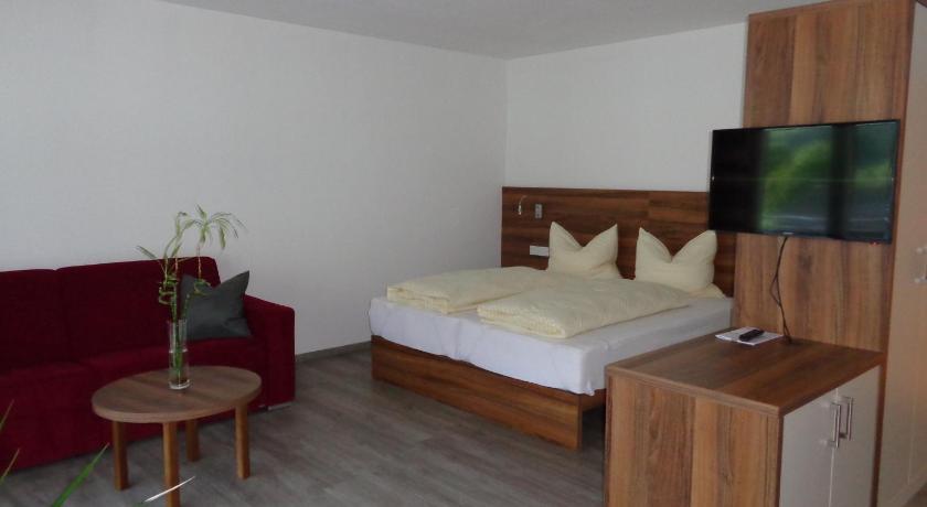 Image of Small One-Bedroom Apartment (2-4 Adults) 3