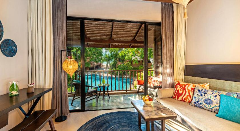 Image of Deluxe Pool View 3