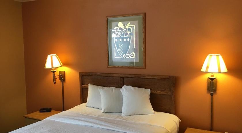 Days Inn by Wyndham Henrietta/Rochester Area photo