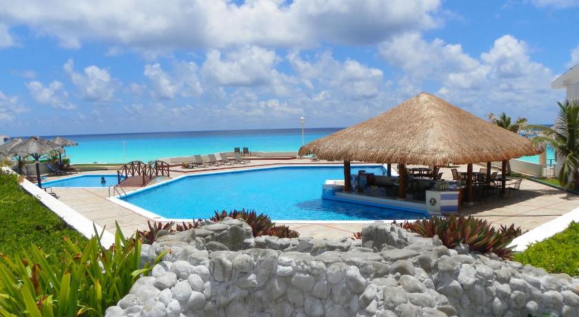 Cancun Beach Aparthotel Brisas — Hotel in Cancun