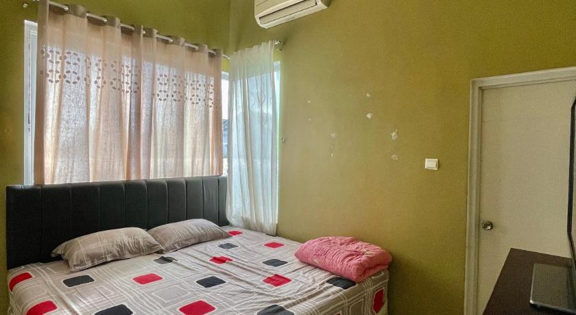 Gerbera 4BR Villa Springhill Garden Malang photo