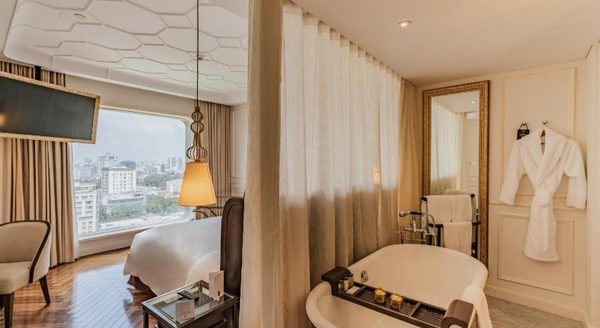 Image of Grand Deluxe Room, 1 King Size Bed, City View 2