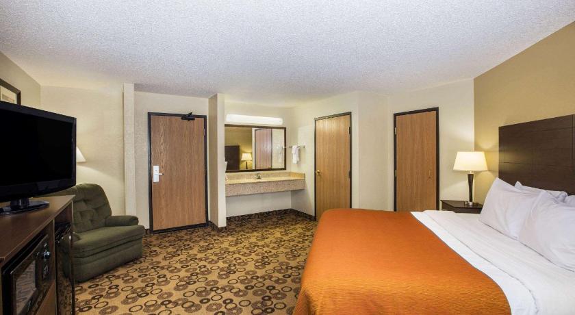 AmericInn by Wyndham Cedar Falls