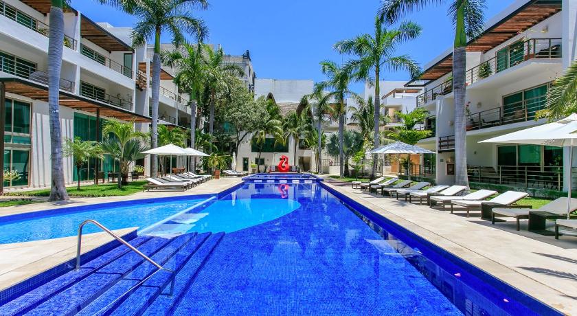 3-Level Condo with a Private Balcony & Rooftop Lounge photo