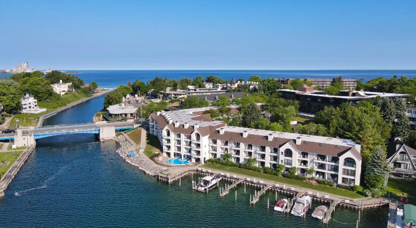 샤를브와 (MI) 233 Edgewater Inn 4성급 숙소 로비