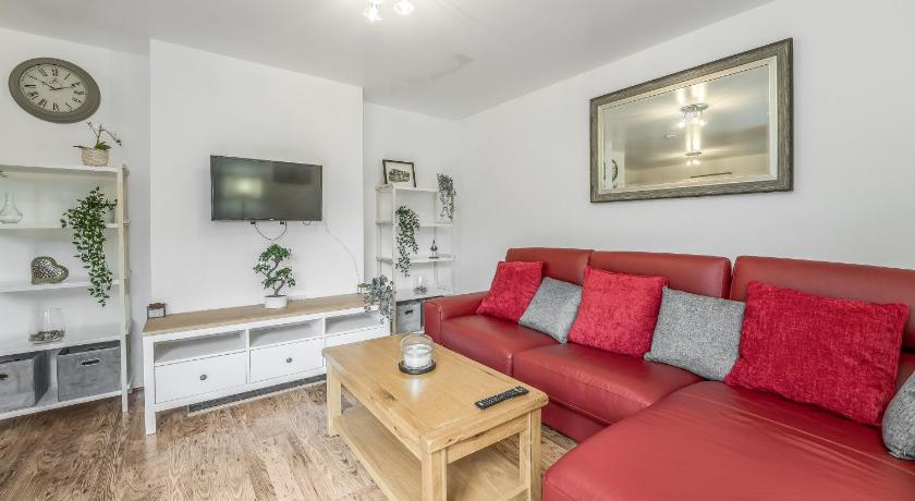 Spacious 3 Bedroom Modern House - Heart of Edinburgh - Private Main Door Entrance &amp; Private Garden w — Hotel in Edinburgh