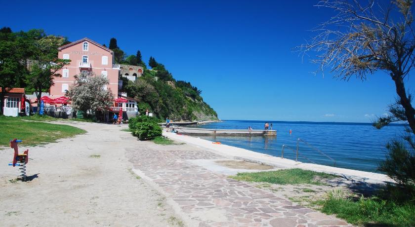 Hotel Fiesa photo
