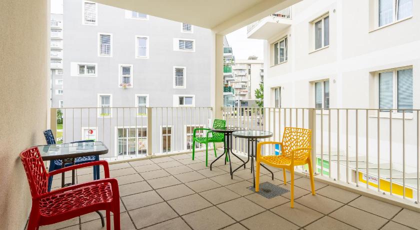 FeelGood Apartments SmartLiving | contactless check-in photo