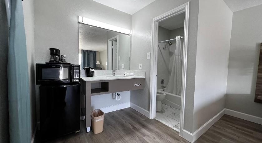 Regency Inn photo