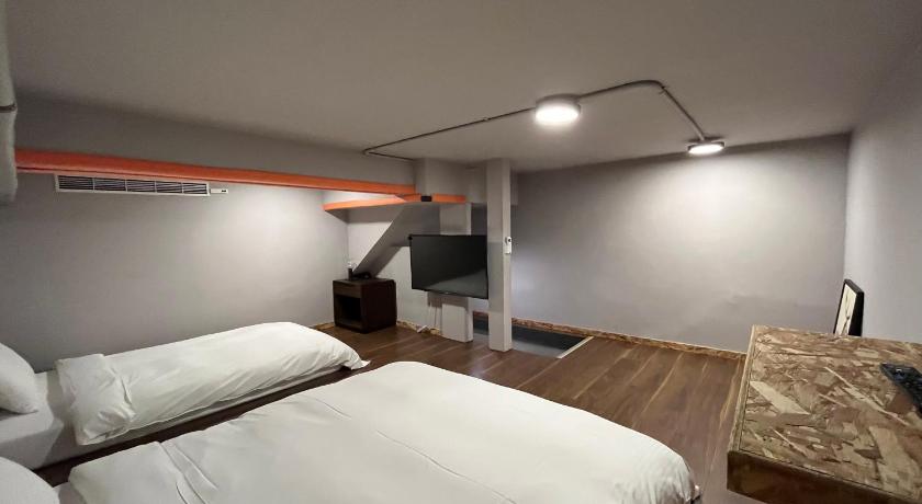 Image of Standard Triple Room 7