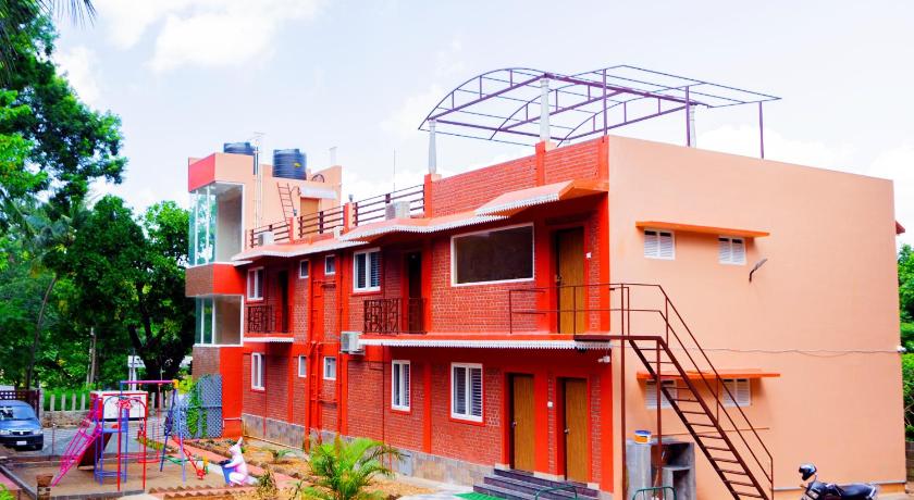 Laughing Waters Fine Stay — Hotel in Courtallam