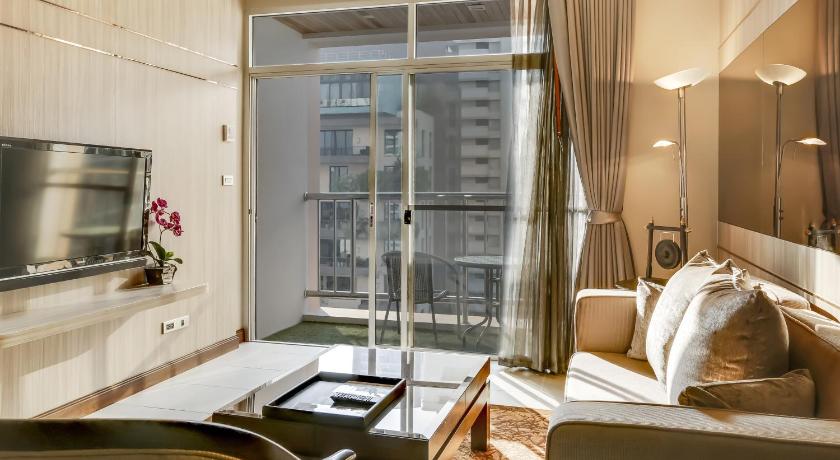 Image of Grand Suite 1 King Bed Living Room Balcony 10