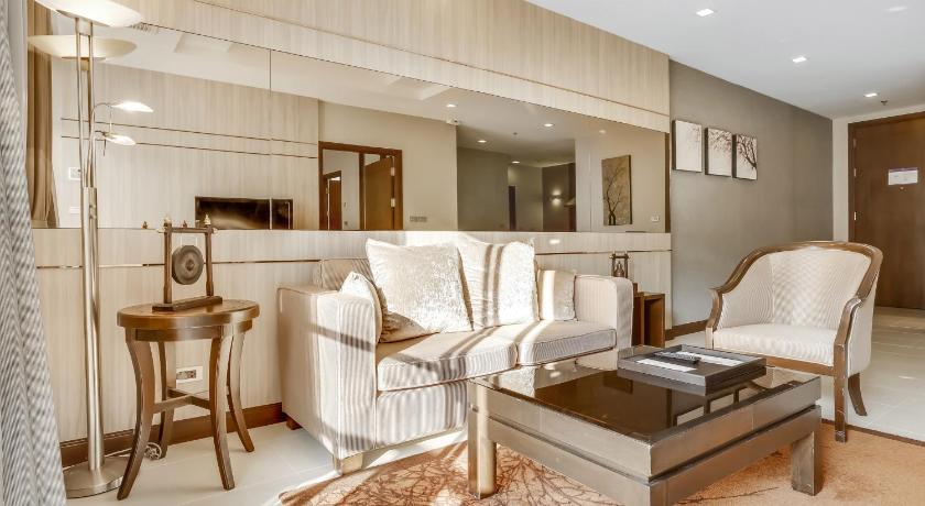 Image of Grand Suite 1 King Bed Living Room Balcony 14