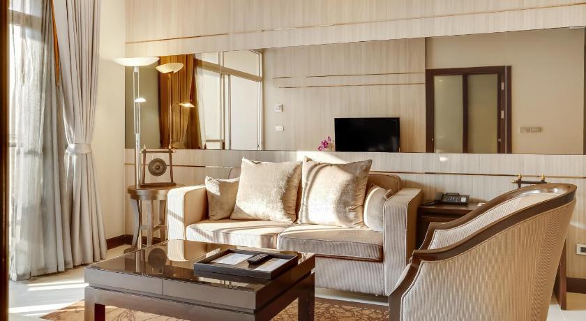 Image of Grand Suite 1 King Bed Living Room Balcony 5