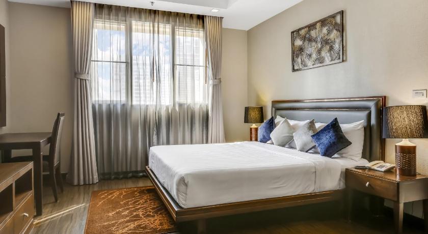 Image of Grand Suite 1 King Bed Living Room Balcony 8