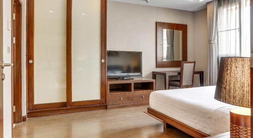 Image of Grand Suite 1 King Bed Living Room Balcony 13