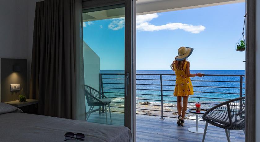 Hotel Caramare photo