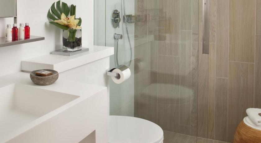 Image of Deluxe Room 8