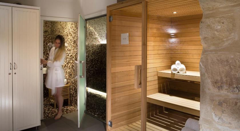 Image of Suite with Patio - Spa Access 5