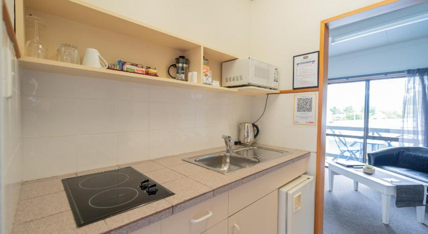 Image of Queen Studio 10