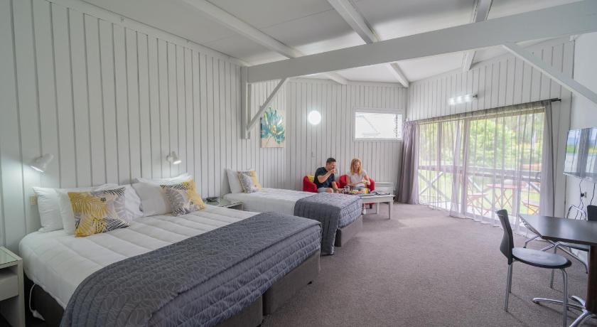 Image of Superior King Studio 6