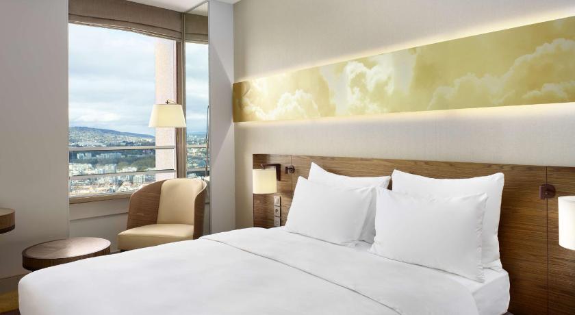 Image of Superior Room with View 4